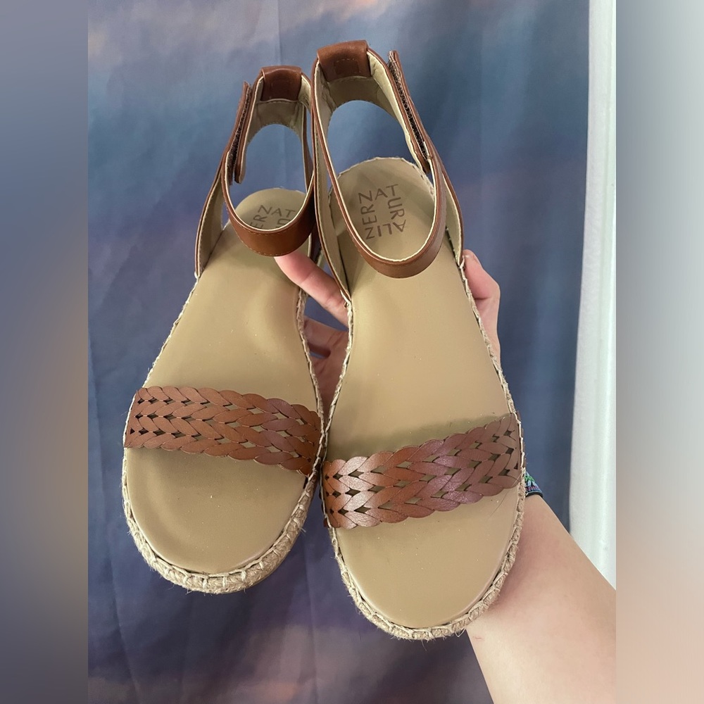 NATURALIZER brown and tan sandals Sz 7.5